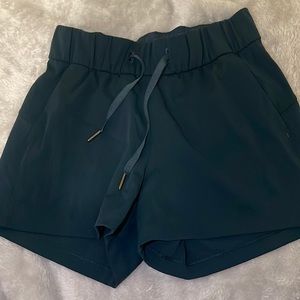 Lululemon On The Fly Short - Size 4 - Navy